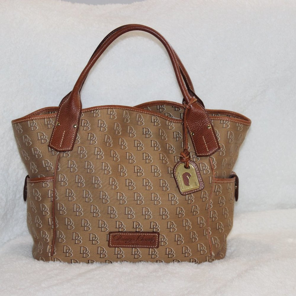 (USED) Dooney & Bourke Large Vintage Shoulder Tote Bag